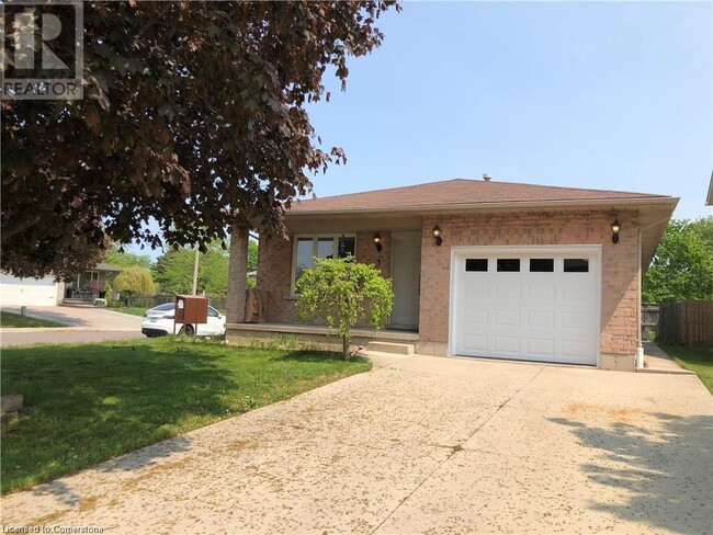 property at 3 Lancer Ct