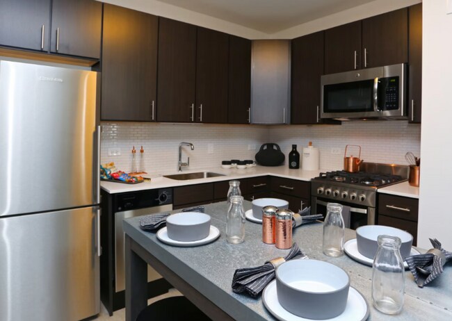 160 W Superior St in Chicago, IL - Building Photo - Building Photo