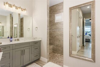 1704 SW 17th Ave in Cape Coral, FL - Foto de edificio - Building Photo