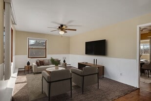 526 8th Ave S in Onalaska, WI - Building Photo