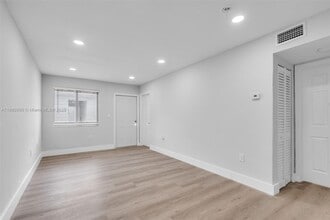 560 NE 63rd St in Miami, FL - Building Photo - Building Photo