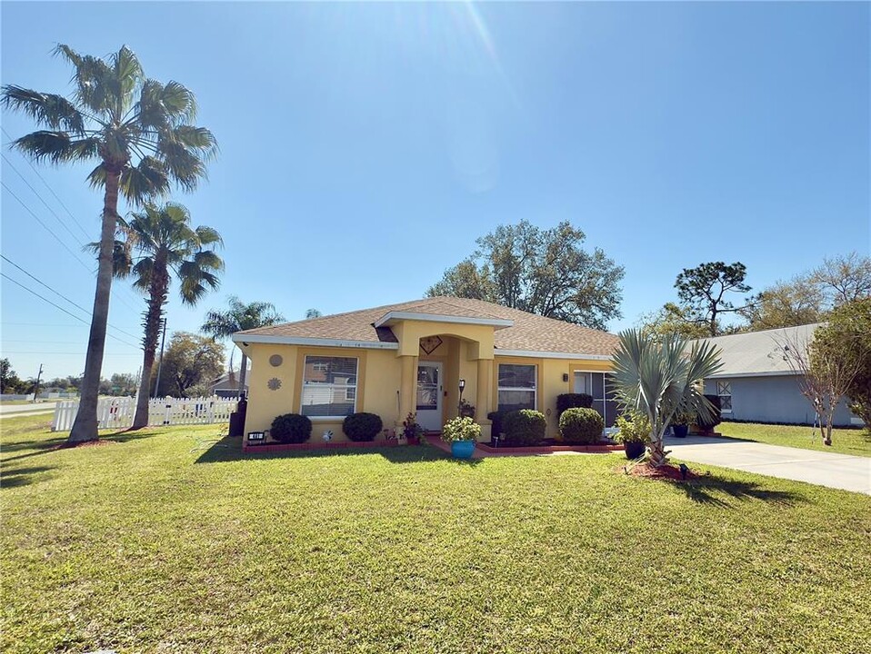 481 Dove Dr in Poinciana, FL - Building Photo