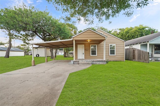 property at 810 15th Ave N
