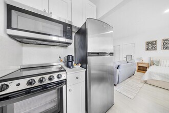 1250 SW 6th St in Miami, FL - Foto de edificio - Building Photo