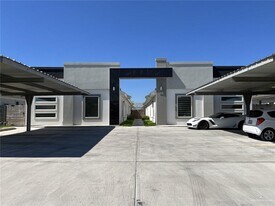 16 West Dr in Pharr, TX - Building Photo