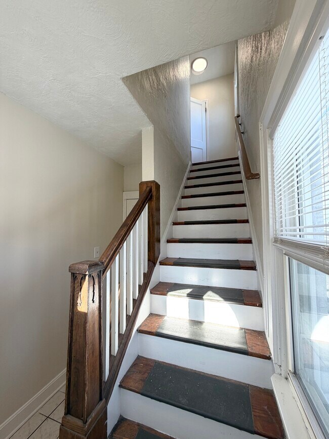 2458 Duck Creek Rd, Unit Floor 2 in Cincinnati, OH - Building Photo - Building Photo