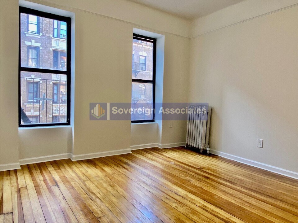 109 W 105th St in New York, NY - Building Photo