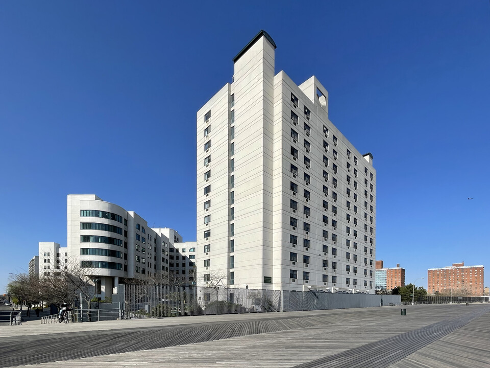 Shorefront Towers in Brooklyn, NY - Building Photo