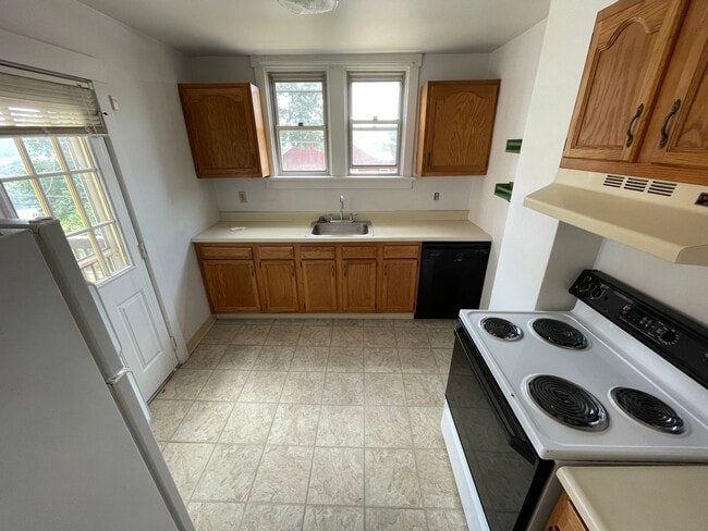 1874 Morningside Ave in Pittsburgh, PA - Building Photo - Building Photo