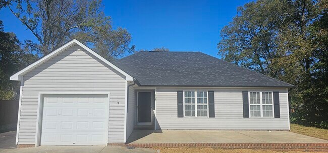 121 Morris Dr in Harrisburg, NC - Building Photo - Building Photo