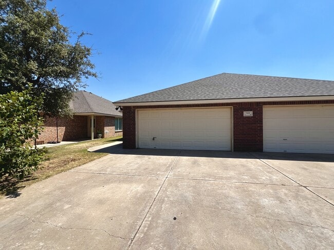 property at 510 N Brentwood Ave