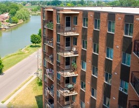 Riverview Towers in Chatham-Kent, ON - Building Photo - Building Photo