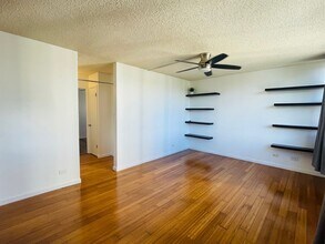 5210 Likini St in Honolulu, HI - Building Photo - Building Photo