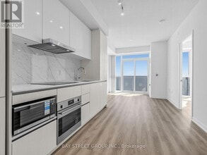 8 Interchange Wy in Vaughan, ON - Building Photo - Building Photo