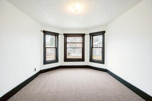 218 1/2 W 7th St in Muscatine, IA - Building Photo