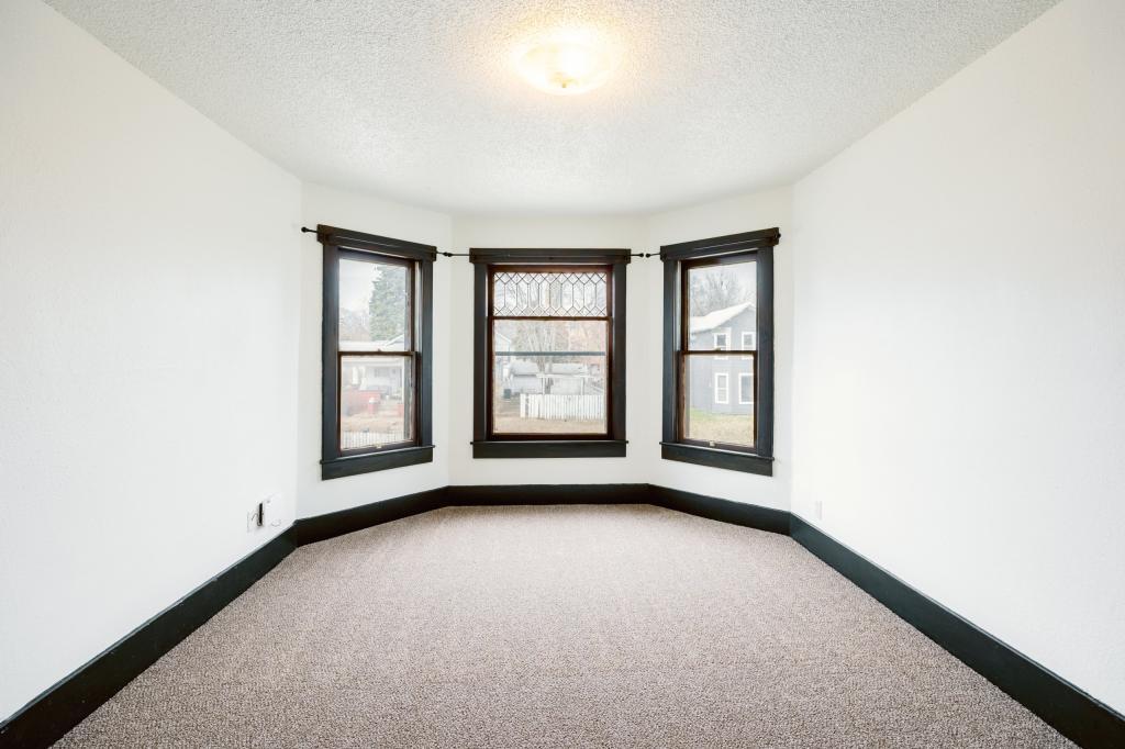 218 1/2 W 7th St in Muscatine, IA - Building Photo