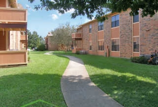 T R Bobb Apartments in New Iberia, LA - Building Photo