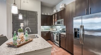 1000 N Millbend Dr in The Woodlands, TX - Building Photo