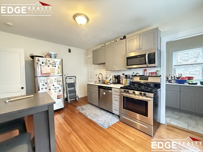 111 Kenrick St in Boston, MA - Foto de edificio - Building Photo