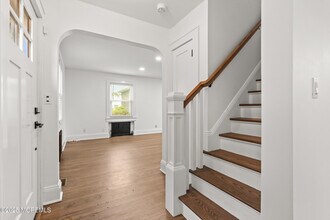 17 Locust Ave in West Long Branch, NJ - Building Photo - Building Photo