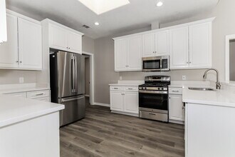 14215 Ella Lee Ln in Houston, TX - Building Photo - Building Photo