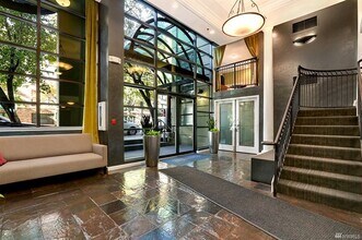 425 Vine St, Unit 325 in Seattle, WA - Building Photo - Building Photo