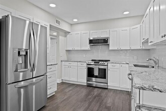 1200 N Shore Dr NE in St. Petersburg, FL - Foto de edificio - Building Photo