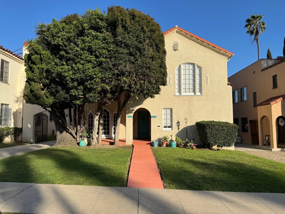 1076 S Redondo Blvd in Los Angeles, CA - Building Photo