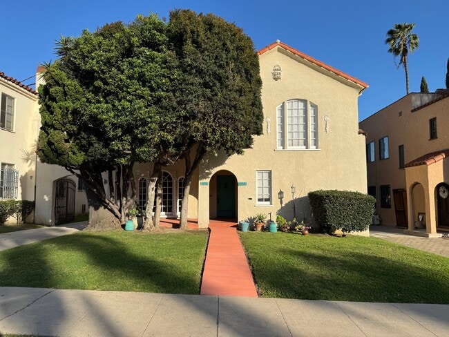 property at 1076 S Redondo Blvd