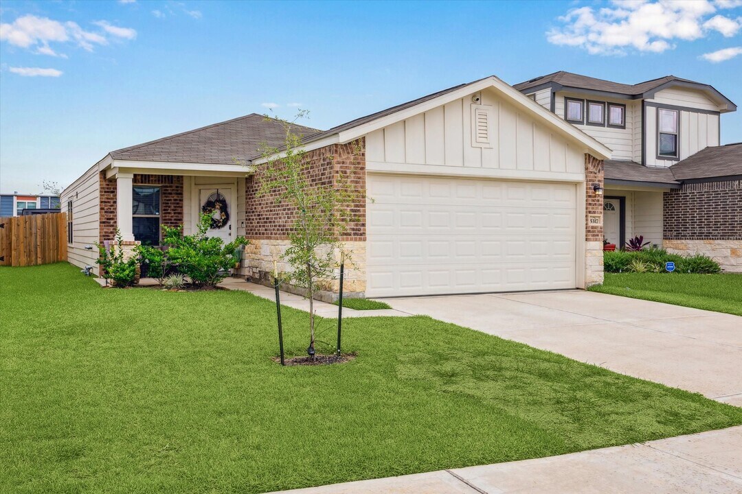 5317 CJ Walker Ln in Houston, TX - Building Photo