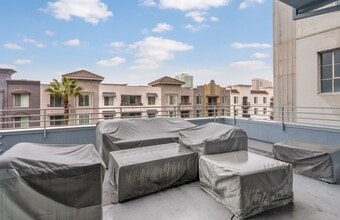 433 Pine Ave in Long Beach, CA - Building Photo - Building Photo