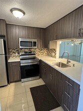 1025 Country Club Dr in Margate, FL - Building Photo - Building Photo
