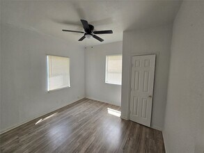 3265 W Camp Wisdom Rd, Unit 103 in Dallas, TX - Building Photo - Building Photo
