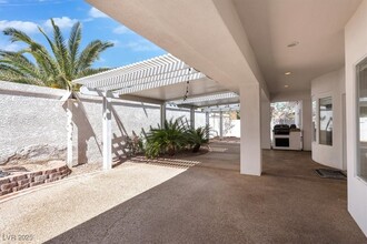 7956 Marbella Cir in Las Vegas, NV - Building Photo - Building Photo