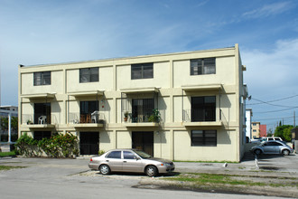 6251 W Flagler St in Miami, FL - Building Photo - Building Photo