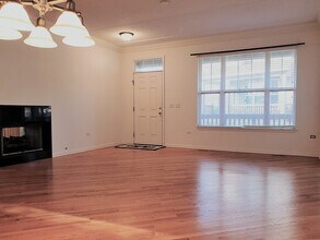 1914 Crenshaw Cir in Vernon Hills, IL - Building Photo - Building Photo