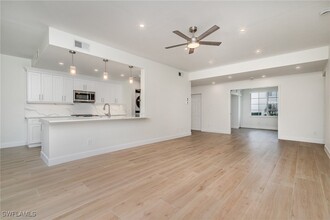 76 4th St in Bonita Springs, FL - Building Photo - Building Photo