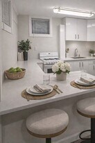 113 Shore Rd, Unit #B in Glen Cove, NY - Building Photo