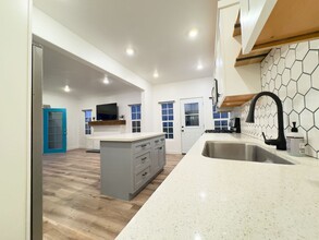 3015 Somerset Dr in Los Angeles, CA - Building Photo - Building Photo