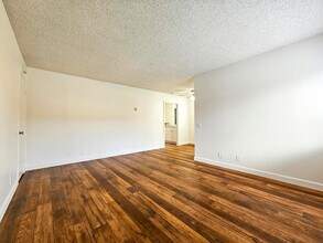 Crestwood in El Cajon, CA - Foto de edificio - Building Photo