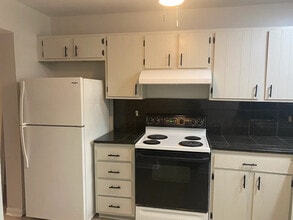 Room in Townhome on Baker Ct in Norcross, GA - Building Photo - Building Photo