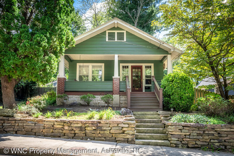 25 Hillside St in Asheville, NC - Building Photo