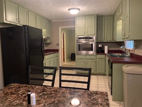 4251 Mink Livsey Rd in Snellville, GA - Foto de edificio - Building Photo