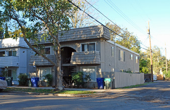 216 26th St in Sacramento, CA - Building Photo - Building Photo