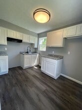 2225 Suncrest Dr in Columbus, OH - Building Photo - Building Photo