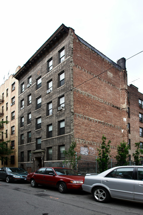 2335 Morris Ave in Bronx, NY - Building Photo