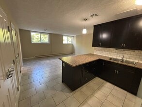 30-30 Westmount Rd W in Kitchener, ON - Building Photo - Building Photo