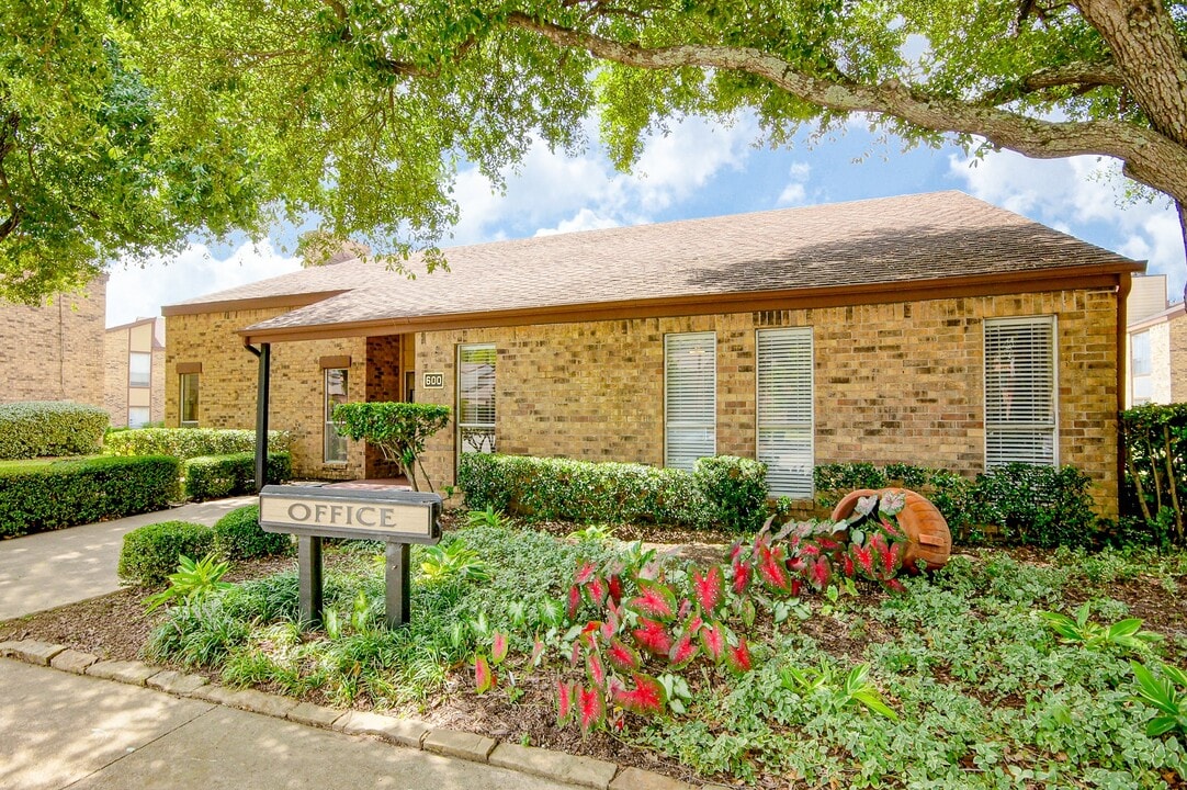600 Baylor in Longview, TX - Foto de edificio