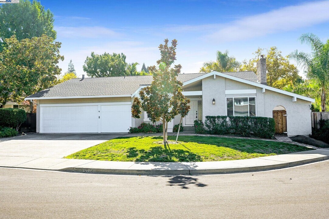 2270 Bromfield Ct in Walnut Creek, CA - Building Photo
