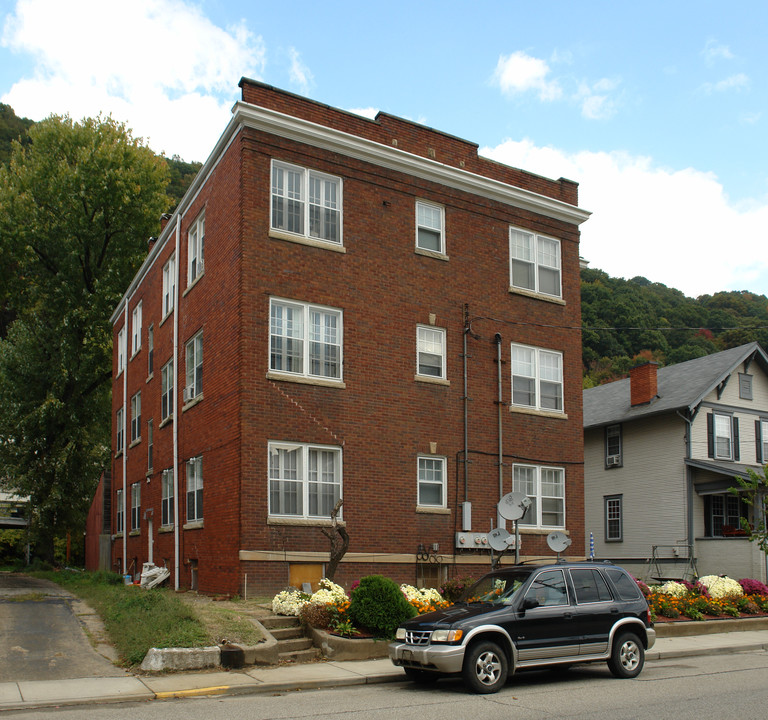 2312 Washington St E in Charleston, WV - Building Photo